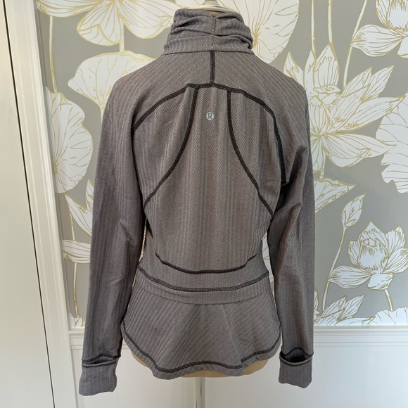Lululemon Chevron Ruffle Jacket - Picture 7 of 9